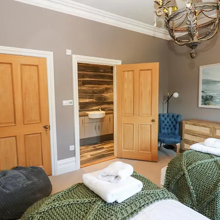 Holiday home Allendale House